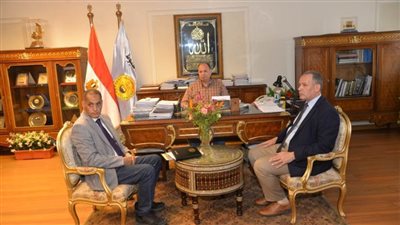 محافظ أسيوط يوافق على 125 طلب إجازة متنوعة لبعض العاملين بمديرية التربية والتعليم