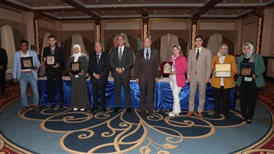 تكريم  أصحاب المشروعات الفائزة على مستوى محافظات شمال الصعيد