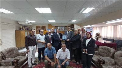 حصول تعليم البحيرة على درع أفضل تنظيم معارض على مستوى الجمهورية