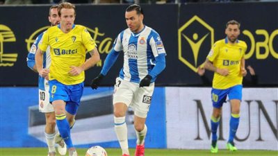 قادش يتعادل مع إسبانيول 2-2 في الدوري الإسباني لكرة القدم