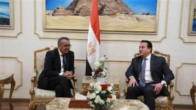 وزير الصحة يستقبل مدير عام منظمة الصحة العالمية بمطار القاهرة الدولي