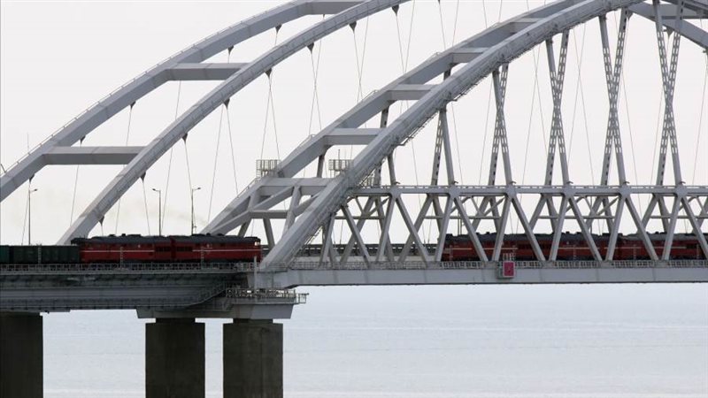 مرور أول قطار عبر