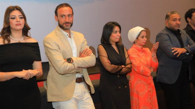 ابطال فيلم الباب