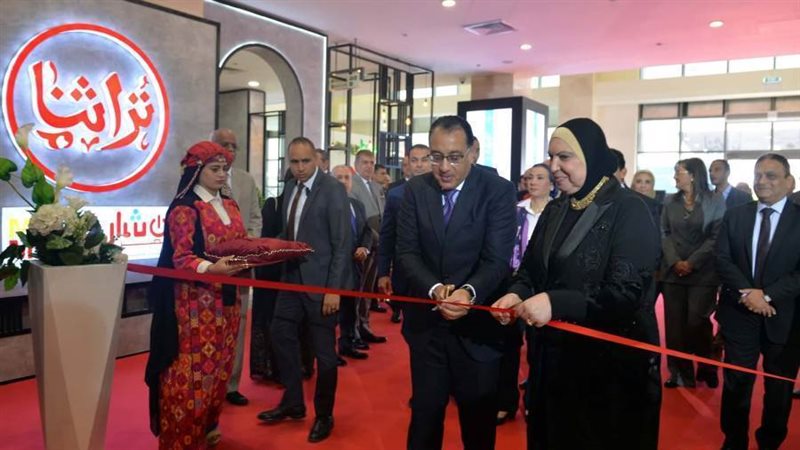 رئيس الوزراء يفتتح