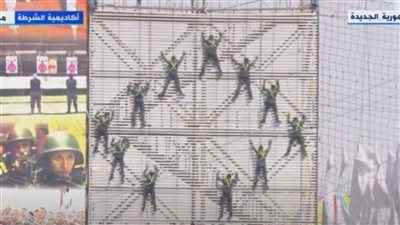 لأول مرة.. طالبات كلية الشرطة يستعرضن مهارات اقتحام منشأة من الأعلى