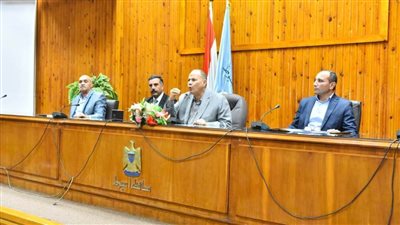 محافظ أسيوط تكثيف الجهود لمواجهة ظاهرة حرق المخلفات الزراعية وتشكيل لجان رصد وردع المخالفين