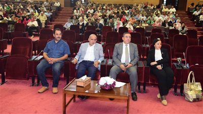 جامعة سوهاج تحتفل بتخريج ٢٥٠ مترجمًا ببرنامج الترجمة بكلية الآداب