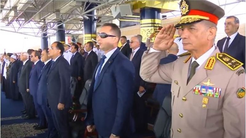 وقفة تحية من الرئيس