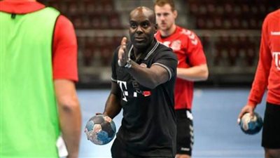 الإسباني ديفيز يقترب من قيادة فريق اليد بالأهلي