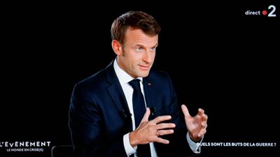 ماكرون يتهم روسيا بالعمل 