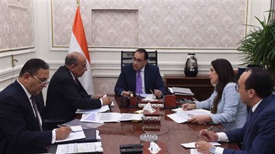 رئيس الوزراء يتابع مع رئيس هيئة الدواء المصرية ملفات العمل