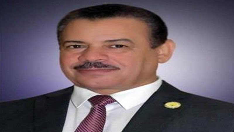 الدكتور عبدالعزيز