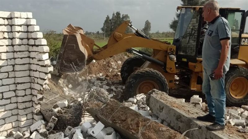 إزالة التعديات بالبحيرة