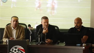 كلاتنبرج يجتمع مع مديري الكرة والإعلاميين والمعلقين لتوضيح أبرز مستجدات التحكيم