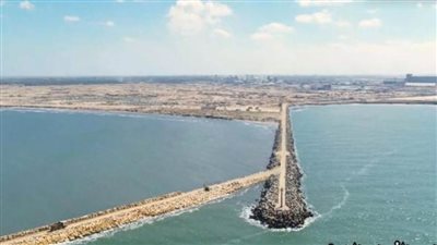 بالفيديو.. تصوير جوي لأعمال مشروع حاجز الأمواج الشرقي الجديد لميناء دمياط