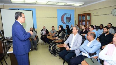 رئيس جامعة سوهاج يشهد فعاليات البرنامج التدريبي للأطباء والمدرسين المساعدين بقسم النساء والتوليد