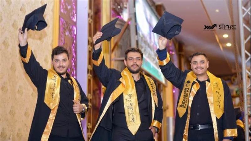 بعض خريجي معهد فني