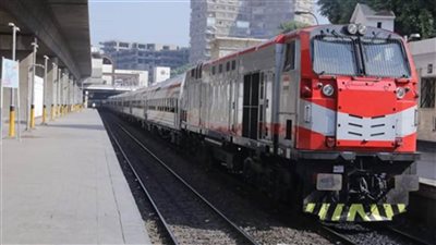 النقل: التحقيق مع سائق بالسكة الحديد قام ببث مباشر داخل كابينة القيادة