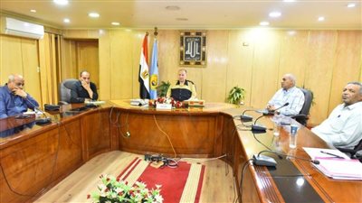 محافظ أسيوط يترأس اجتماع اللجنة المشكلة لفحص ومعاينة كل المنشآت التعليمية والمدارس وبيان حالتها وسلامتها الإنشائية