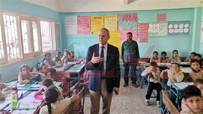 وكيل تعليم كفر الشيخ يتفقد الفصول ويتابع موقف تسليم الكتب