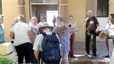 وفود سياحية متعددة الجنسيات تزور المناطق الأثرية بالمنيا