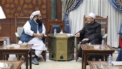 رئيس وزراء باكستان يدعو شيخ الأزهر لزيارة البلاد والإمام الأكبر يشكره على دعوته