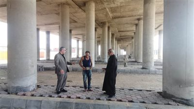 رئيس مركز السنبلاوين يتابع أعمال إنشاء موقف السيارات الجديد 