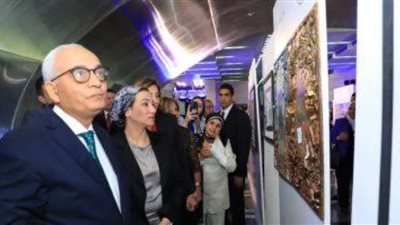 وزراء التعليم والبيئة والثقافة يفتتحون المعرض الفني لطلاب المدارس حول تغير المناخ