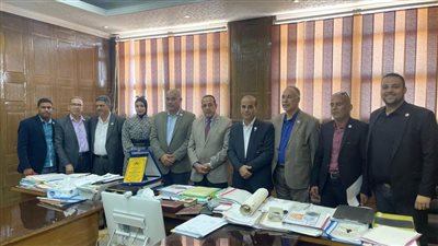 خلال لقائه وفد 