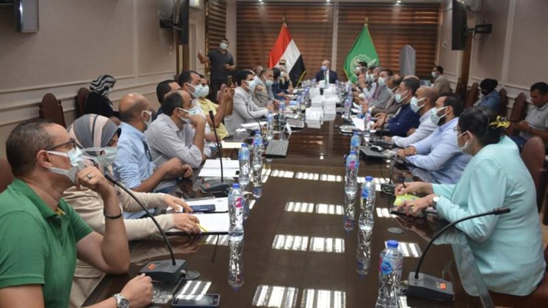 محافظ القليوبية يلتقى