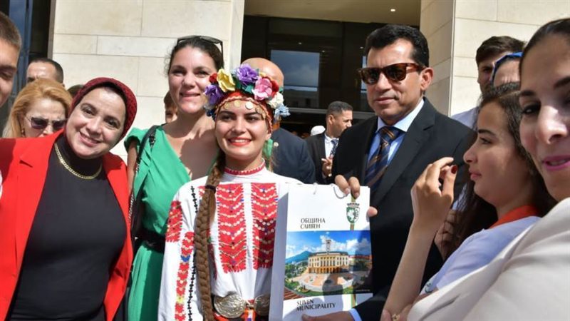 صبحى مع الاطفال والشباب