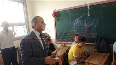 وكيل تعليم كفر الشيخ يناقش الطلاب عن التغيرات المناخية ومؤتمر شرم الشيخ   