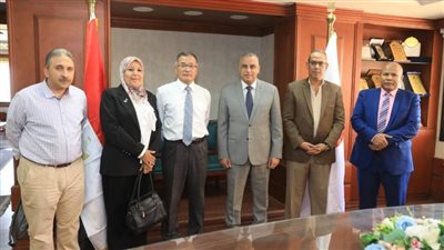 محافظ سوهاج يستقبل خبير 