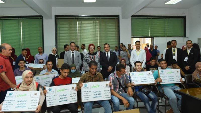 توزيع أجهزة لاب توب