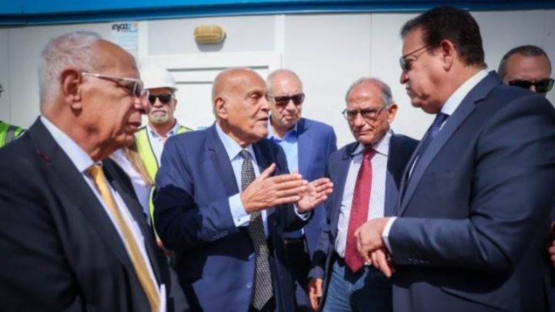 وزير الصحة مع السير