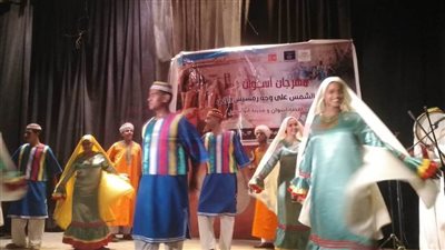 عزف المقرونة وعروض التحطيب والكف احتفالا بتعامد الشمس بمعبد أبو سمبل بأسوان