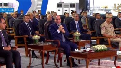 موجز الرابعة| الرئيس السيسي يفتتح مصنع الرمال السوداء..ويتفقد الكراكة البحرية 