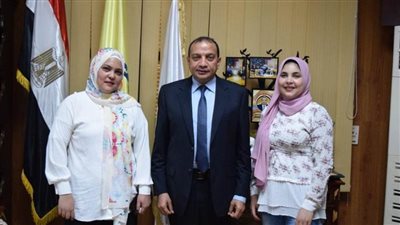 سيدة تهزم الأمية وتلتحق بتجارة بني سويف مع ابنتها