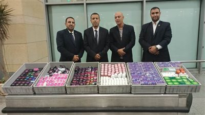 جمارك مطار برج العرب الدولى تحبط تهريب كمية من مستحضرات التجميل