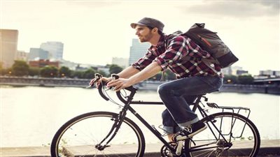 بسبب ارتفاع تكاليف المعيشة.. أكثر من 50% من البريطانيين يعودون إلى ركوب الدراجات الهوائية