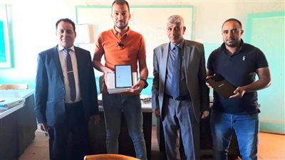 بلاط التعليمية تتسلم ٧٢ تابلت وتسلمها لطلاب الصف الأول الثانوي بالإدارة 
