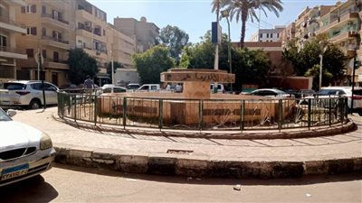 لتيسير الحركة المرورية.. إزالة المصدات الحديدية من شوارع حي شمال المنيا