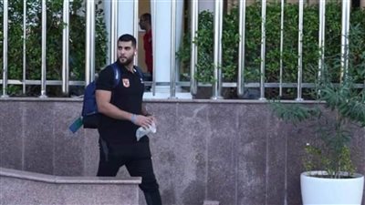 وصول رجال يد الأهلي إلى ملعب مباراة بنفيكا