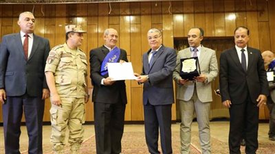 تزامنًا مع الذكرى 49 لنصر أكتوبر.. تكريم عدد من أبطال الحرب وأسر الشهداء بالمنيا