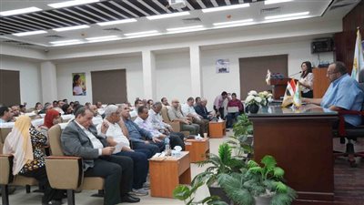 مياه سوهاج تستعرض تقييم أداء الربع الأول من العام الجاري وتكرم المحصلين المتميزين 