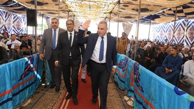 محافظ سوهاج ومدير الأمن يشهدان صلح أبناء العمومة من عائلة 