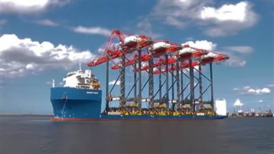 بالفيديو.. استقبال اوناش الرصيف العملاقة STS بمحطة 