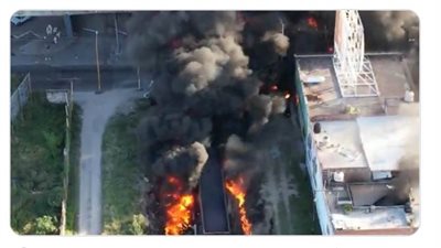 حريق شاحنة وقود عملاقة يلتهم السكك الحديدية في المكسيك ومنازلها