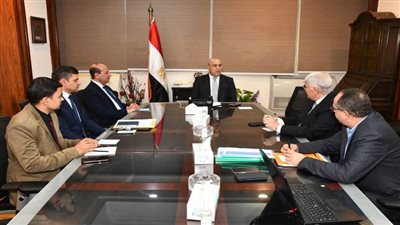 وزير الإسكان يتابع الموقف التنفيذي لمشروع 