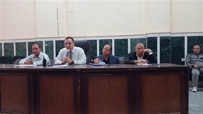 رئيس مركز ملوي بالمنيا يشدد على تلبية مطالب المواطنين والرد على استفساراتهم بالمركز التكنولوجي